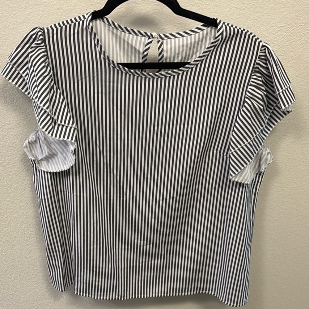 Black and white stripe top boutique - Picture 5 of 5